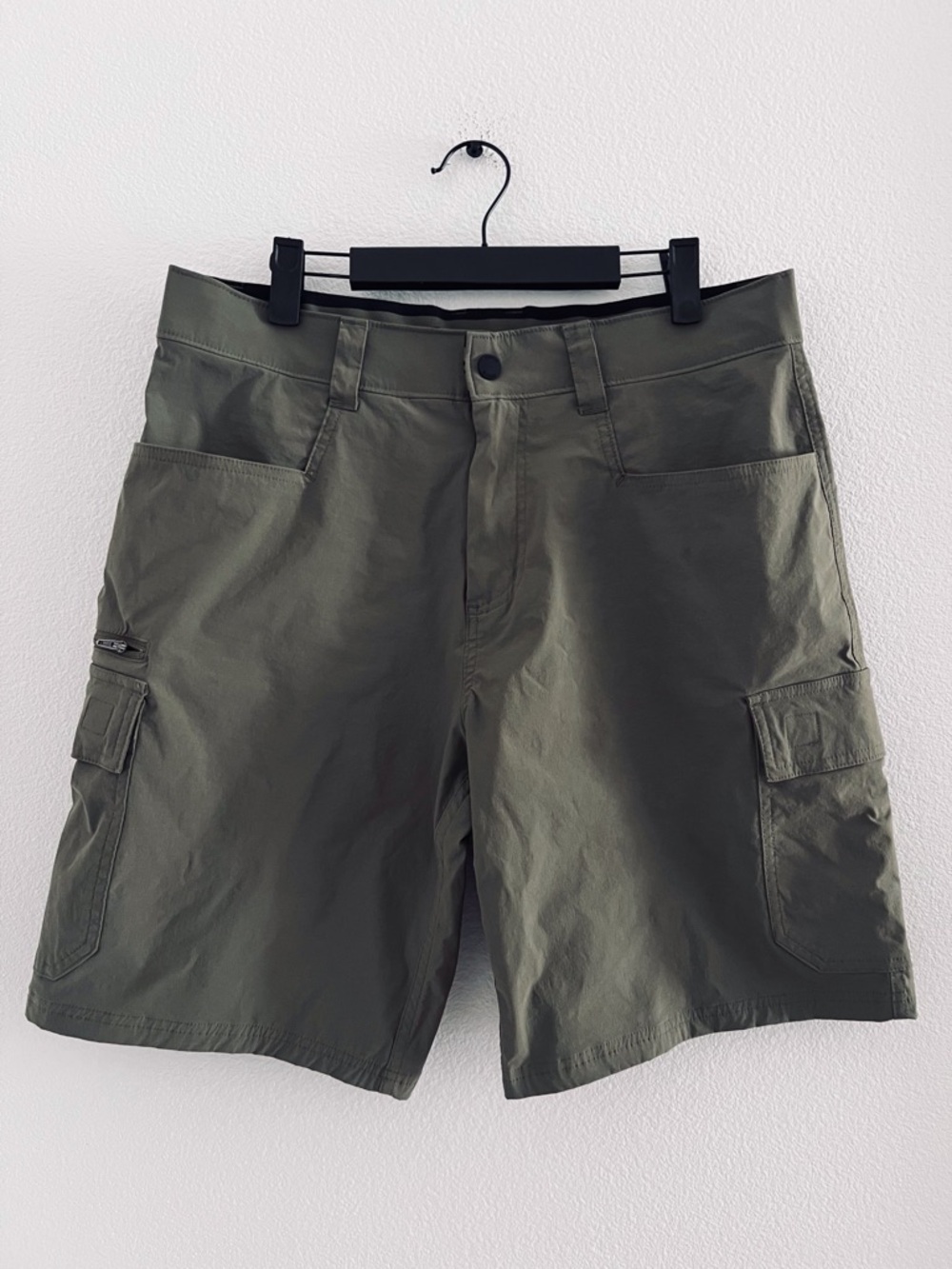 Orvis Tech Cargo Shorts in Olive Green